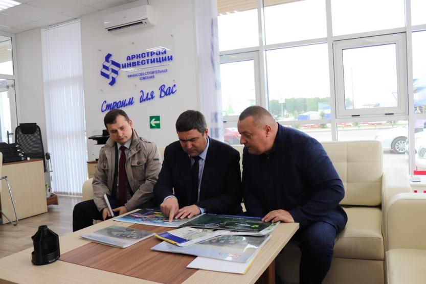 Илвир Нурдавлятов ознакомился с ходом строительства жилого комплекса в поселке Цветы Башкирии